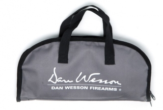 Dan Wesson kézi táska